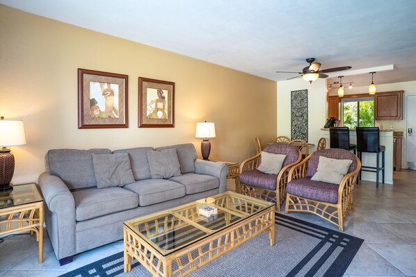 Bright spacious living area w/ sofa bed~ TV~ ample seating