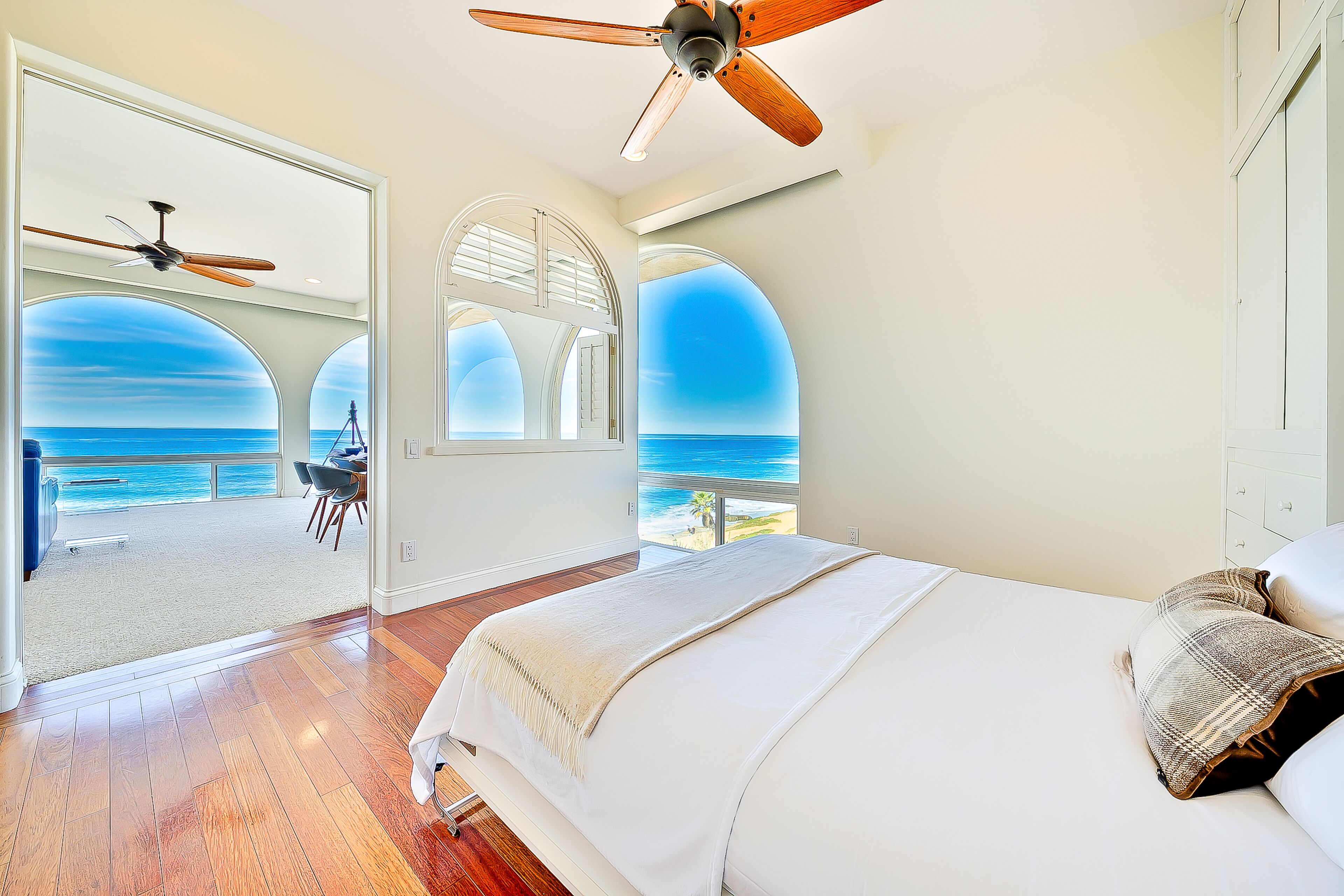 Breathtaking La Jolla Oceanfront 2BD Penthouse with Parking