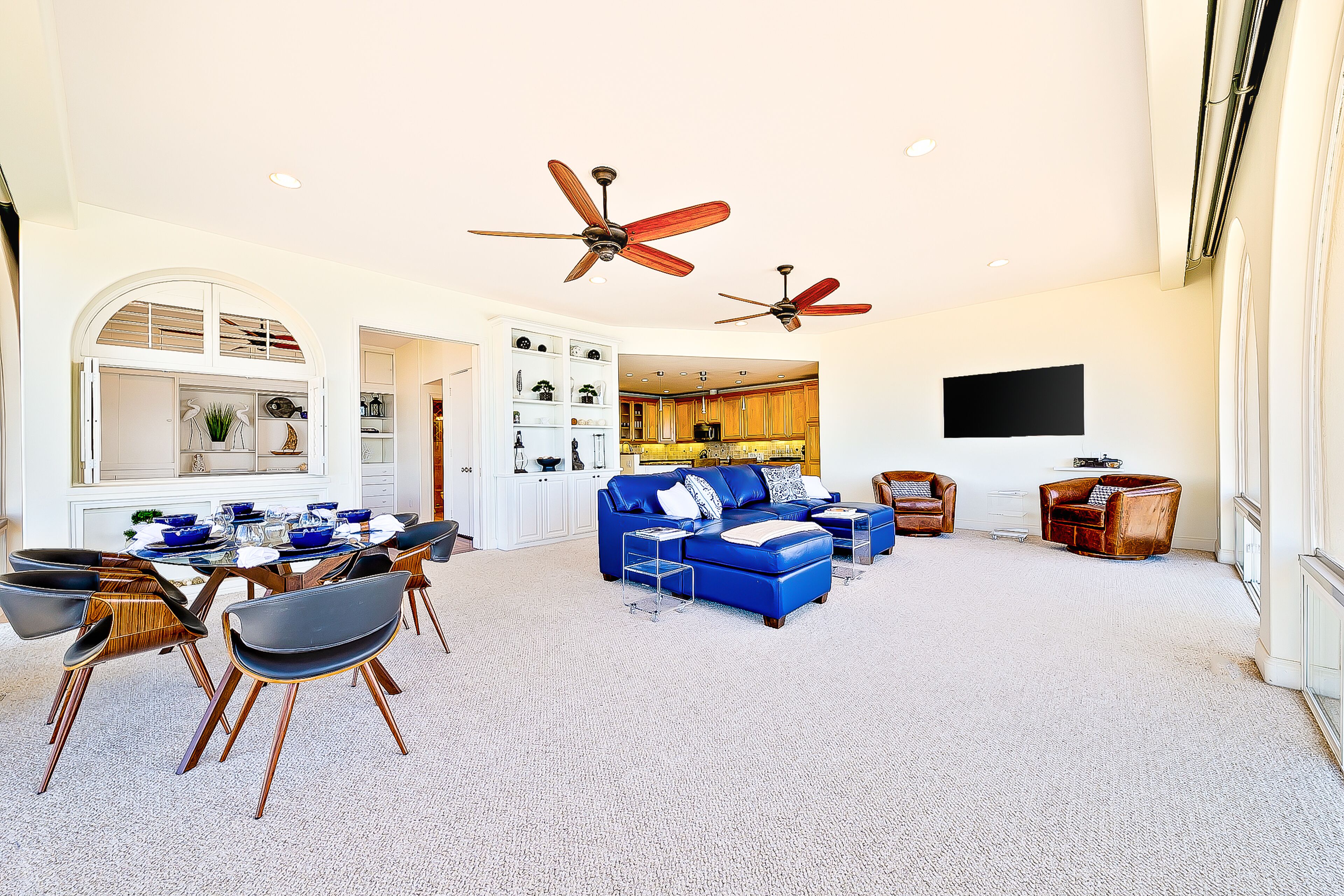 Breathtaking La Jolla Oceanfront 2BD Penthouse with Parking
