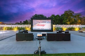 Incredible outdoor cinema.