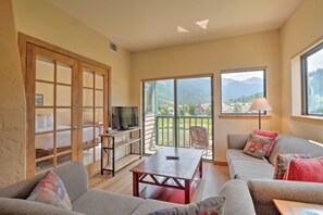 Furniture, Indoors, Living Room, Couch, Window