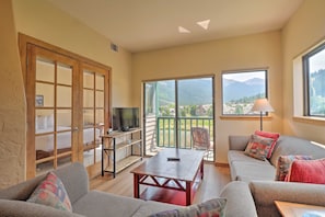 Furniture, Indoors, Living Room, Couch, Window