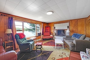 Living Room, Room, Indoors, Furniture, Couch