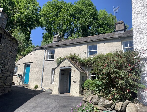 Bowmanstead Cottage in Coniston Lake District front external