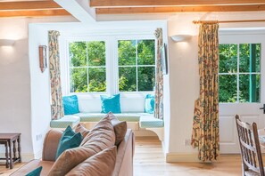 Smithy Cottage sitting room with views of river