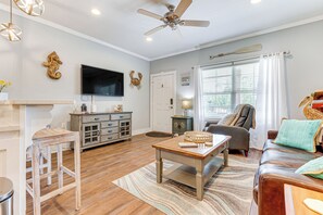 Living Room | Queen Sleeper Sofa | Smart TV w/ Cable | Central Air Conditioning