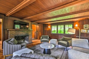 Living Room | Free WiFi | Central Heat | No A/C