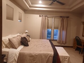 Master bedroom Suite, King-size bed, desk, walk-in closet and ceiling fan 