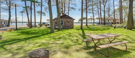 Stone Lake Vacation Rental | 2BR | 1BA | 3 Steps to Access | 800 Sq Ft