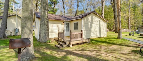 Stone Lake Vacation Rental | 3BR | 1BA | 3 Steps to Access | 1,000 Sq Ft