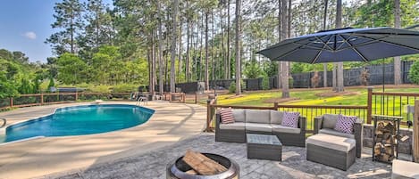 Southern Pines Vacation Rental | 4BR | 3.5BA | 2,560 Sq Ft | Stairs Required