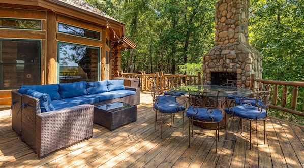 Large back deck with plenty of seating & views of Lake Hudson