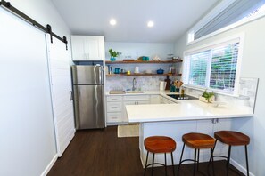Full kitchen.