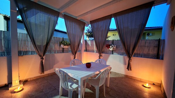 Outdoor dining