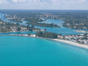Min to several beaches and Braves Stadium. All comforts of home. Fully fenced.