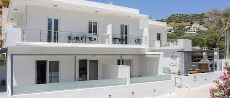 Modern studios & apartments,fully renovated,100m beach,Plakias,Crete