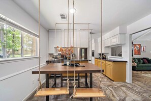 Kitchen & Table