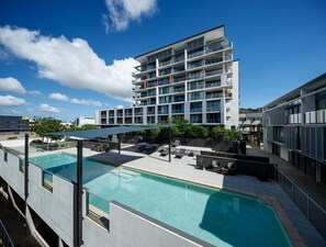 Terraço com espreguiçadeiras