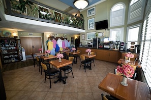 Breakfast area