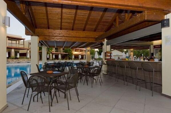 Bar junto à piscina