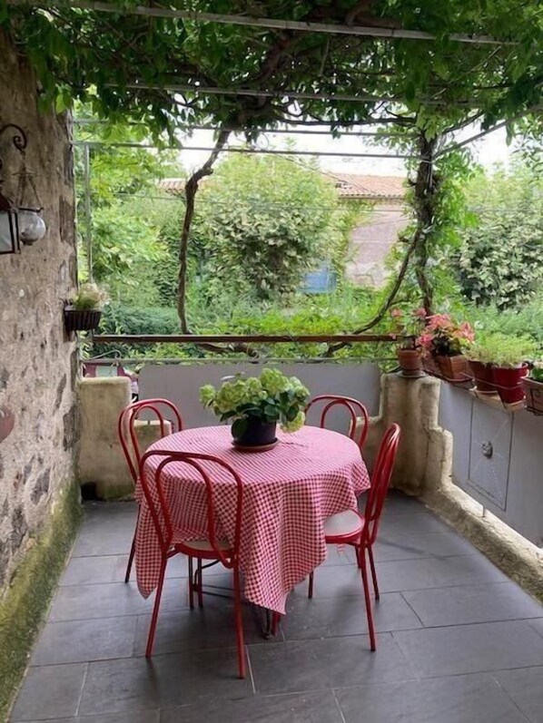 Outdoor dining