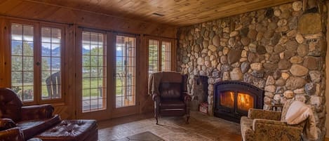 Relaxing living space with warm beautiful fireplace.