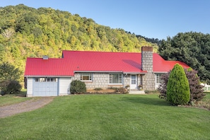 Our peaceful valley cottage makes a cozy mountain get away