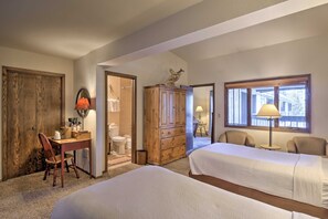 Indoors, Home Decor, Lamp, Bed, Furniture
