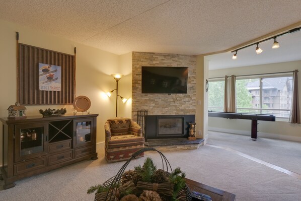 Furniture, Indoors, Living Room, Floor, Flooring