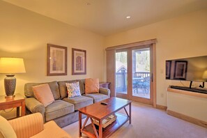 Furniture, Indoors, Living Room, Couch, Table