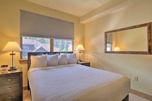 Indoors, Home Decor, Lamp, Table Lamp, Furniture