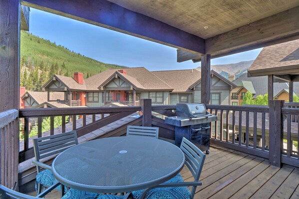 Nature, Outdoors, Scenery, Desk, Furniture