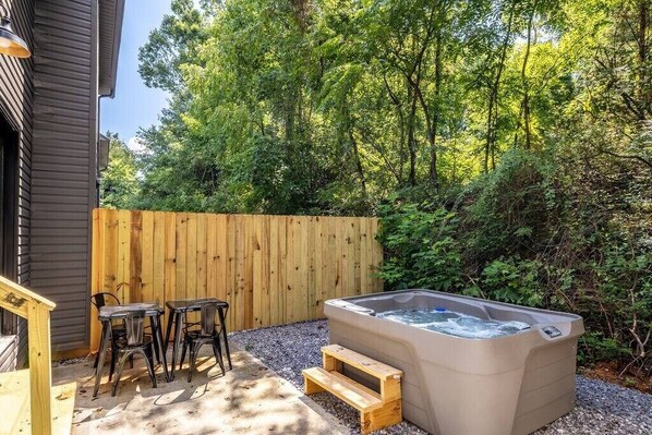 Welcome to the Smokies! There's no better way to unwind from a long day at Dollywood, the Parkway or out in the Mountains than with a nice soak in one of our brand new Hot Tubs at our recently remodeled townhome!