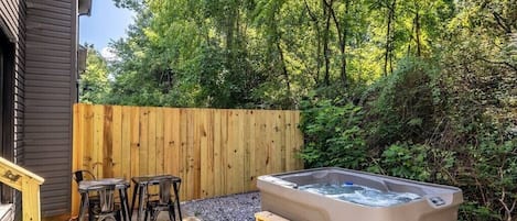 Welcome to the Smokies! There's no better way to unwind from a long day at Dollywood, the Parkway or out in the Mountains than with a nice soak in one of our brand new Hot Tubs at our recently remodeled townhome!