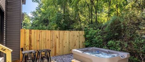 Welcome to the Smokies! There's no better way to unwind from a long day at Dollywood, the Parkway or out in the Mountains than with a nice soak in one of our brand new Hot Tubs at our recently remodeled townhome!