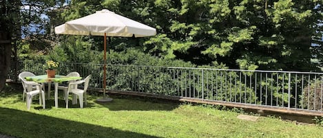 Garden for the exclusive use of guests with umbrella, table, chairs and bbq