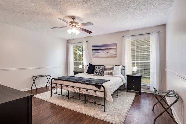 Owner's Suite with King Size Bed and En Suite Bathroom