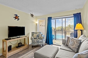 Living Room With Gorgeous Deck Views - Living Room With Gorgeous New Deck Views Of The Pool