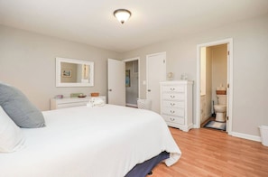 Bedroom with Bathroom