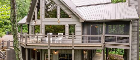 Gorgeous windows to take in the views of the river and mountains!