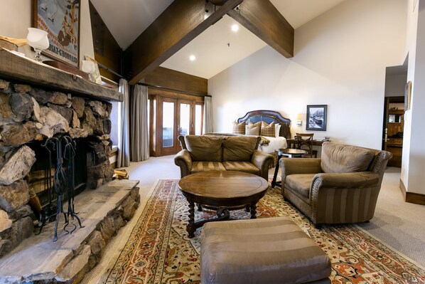 Living Room, Room, Indoors, Furniture, Couch