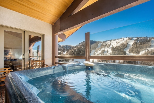 Bain à remous extérieur