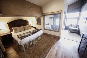 Flooring, Floor, Hardwood, Bedroom, Room