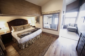 Flooring, Floor, Hardwood, Bedroom, Room