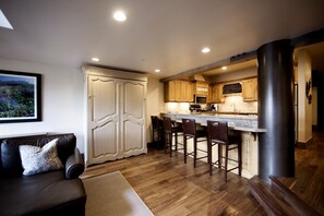 Flooring, Hardwood, Floor, Furniture, Indoors