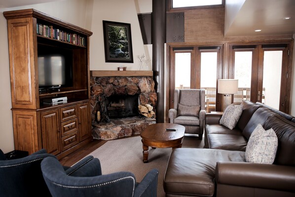 Furniture, Living Room, Indoors, Room, Entertainment Center