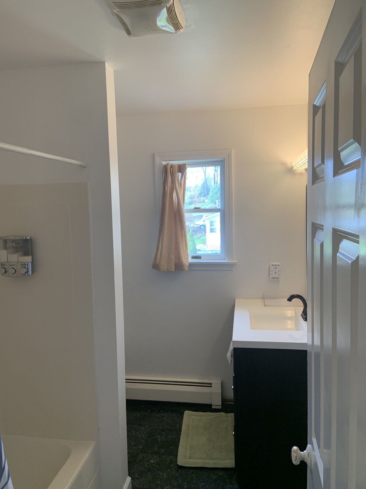Newly Renovated Modern House, suited for long term