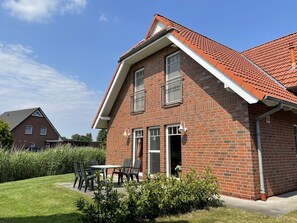 Plante, Ciel, Fenêtre, Nuage, Bâtiment, Maison, Bois, Arbre, Siding, Chalet