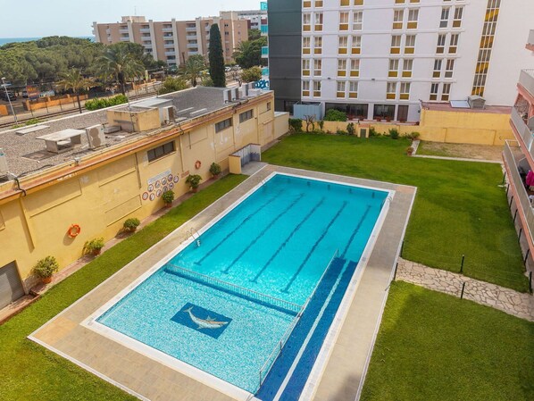 Water, Plant, Window, Building, Property, Swimming Pool, Azure, Tree, Condominium, Urban Design