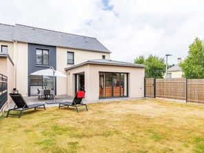Sky, Cloud, Building, Property, Window, Land Lot, House, Grass, Plant, Door